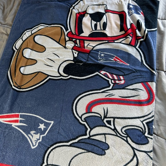New England Patriots Mickey Mouse Disney NFL towel ; used vintage tailgate ready - Picture 2 of 7
